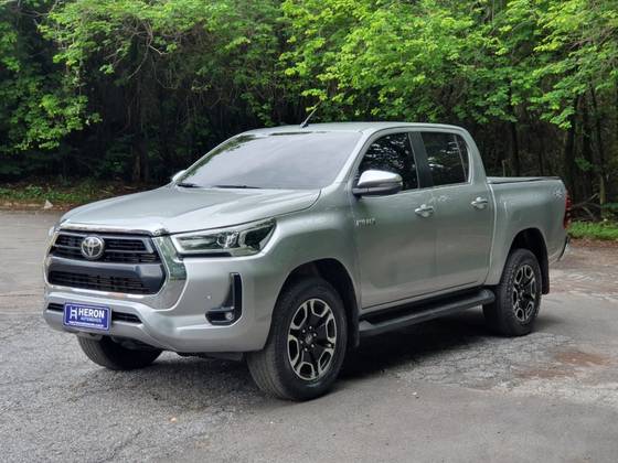 TOYOTA HILUX 2.8 D-4D TURBO DIESEL CD SRX 4X4 AUTOMÁTICO TOYOTA HILUX 2.8 D-4D TURBO DIESEL CD SRX 4X4 AUTOMÁTICO